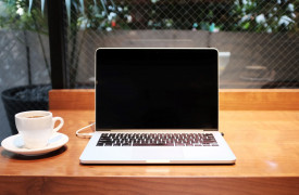 Koffie en laptop