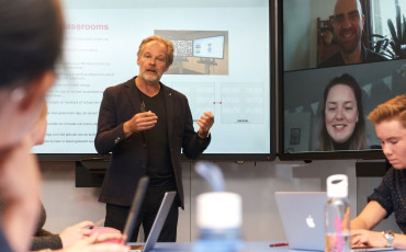 Hybrid virtual classroom