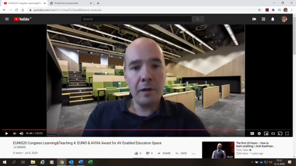 Tom Broens presenteert de multifunctionele collegezaal op het EUNIS congres