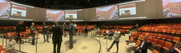 foto in de grootste ronde collegezaal met 588 stoelen.