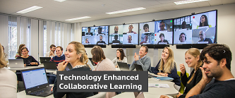 Mensen in een klaslokaal, met daarin meerdere schermen aan de muur met gezichten erop. De tekst luidt: Technology Advanced Collaborative Learning