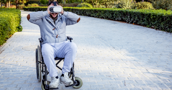 man in rolstoel met VR-headset