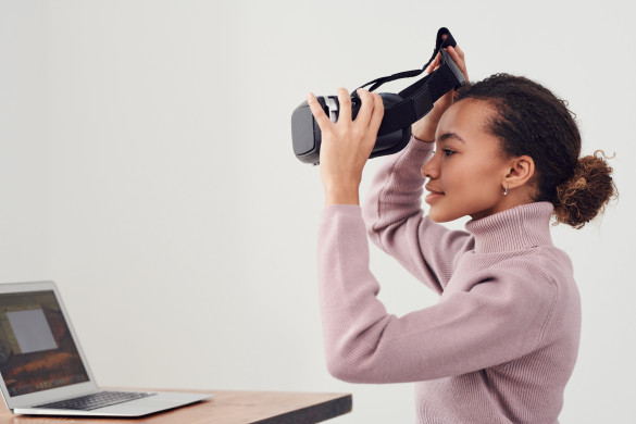 Vrouw met VR-bril