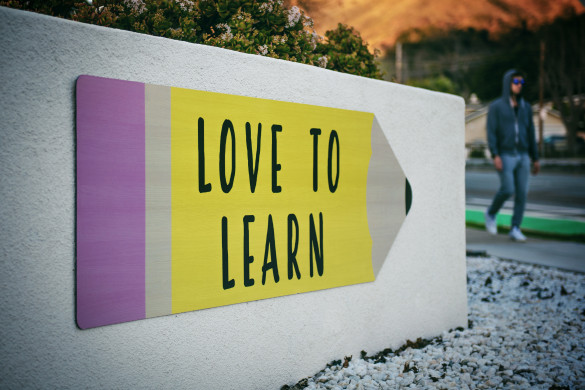Love to Learn geschilderd op muur