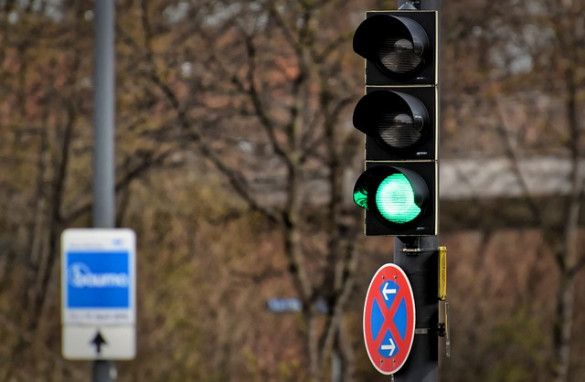 Foto van een verkeerslicht op groen