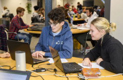 Studenten werken samen