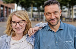 Onderwijsadviseurs toetsing Joyce den Heijer en Frank van Nispen van de Haagse Hogeschool. 