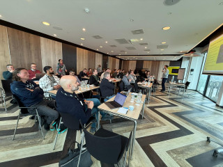 All attendees listening to 1 of the presentations at the workshop