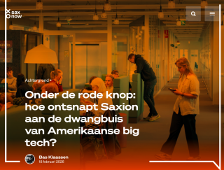 On­der de rode knop: hoe ont­snapt Saxi­on aan de dwang­buis van Ame­ri­kaan­se big tech?
