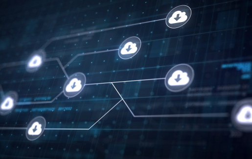 Afbeelding van cloud iconen verbonden in een netwerk